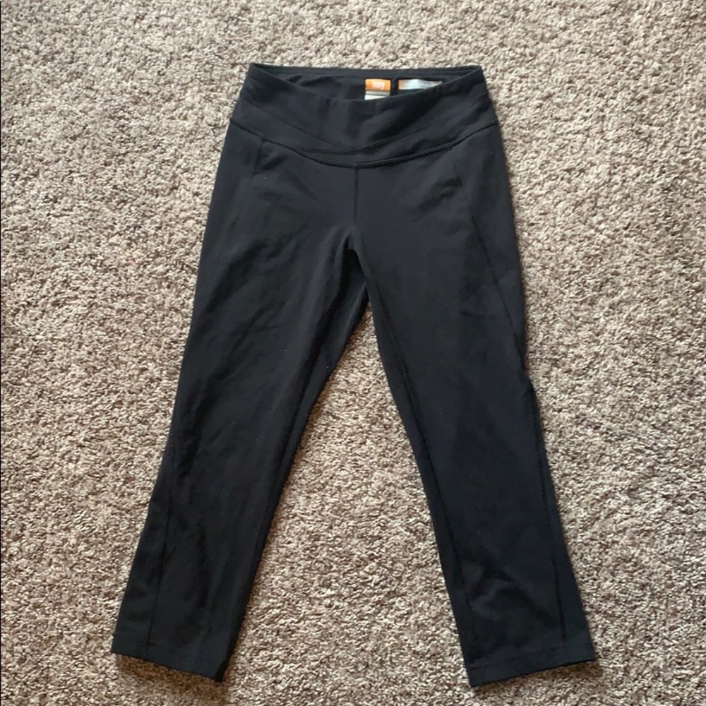 Cropped black leggings